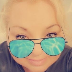 Meet your Posher, Tina